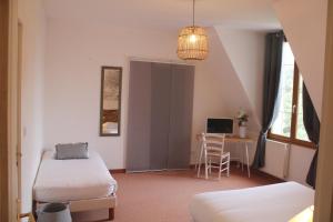 B&B / Chambres d'hotes Le clos de Launay : Chambre Triple avec Baignoire