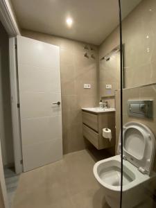 2 BEDROOM 2 BATHROOM APARTMENT in the heart of Fuengirola with big terrace and free parking space close to beach