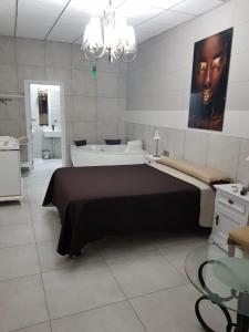 Queen Suite with Spa Bath room in L'Otelet By Sweet
