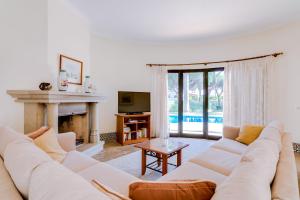 Six-Bedroom House room in LovelyStay - Villa Mimi