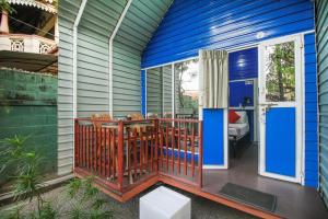 Airport A4 Transit Hub - Eco Chalets - FREE Airport Pick Up & 24HRS