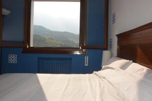 Superviews y parking vigilado en habitación independiente, baño privado, en apartamento particular, Français&English