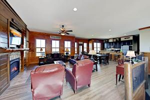 Nine-Bedroom House room in Exceptional Vacation Home in Sevierville cabin