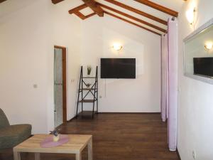 Holiday Home Tone by Interhome