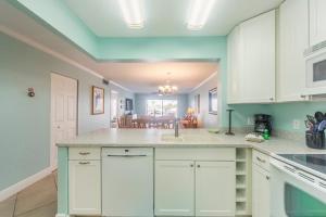 #101 Madeira Norte Condo