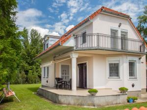 Holiday Home Leon by Interhome - 4hvězdičkové hotely ve městě Balatonmáriafürdő