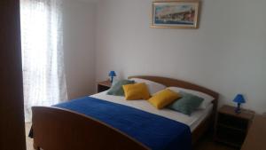 A4 apt w big terrace great sea view close to beach
