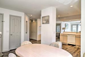 Branson Vacation Rental with Sunroom and Water Views