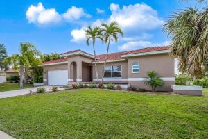 Three Bedroom House room in Island Time