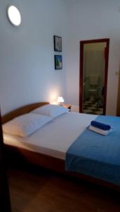 A4 apt with patio & sea view close to the beach