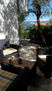 A4 apt with patio & sea view close to the beach