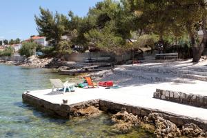 Big apt w large terracegreat sea view close beach