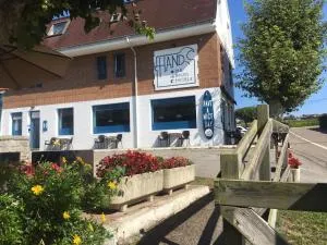 H.A.N.D Surf Hostel - Langre