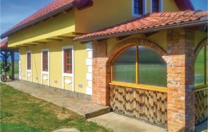 Three-Bedroom Holiday Home In Gradac