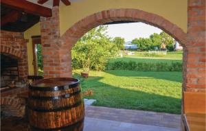 Three-Bedroom Holiday Home In Gradac