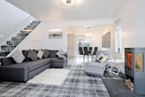 Contemporary Highland House close to town and Ben Nevis