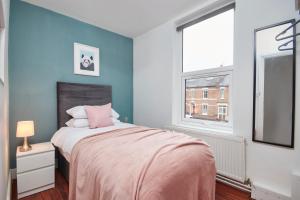 BIG Contractor House in Leamington Spa with 7 Beds by PureStay - 14 Night min!