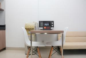 Modern 1BR at Ciputra World 2 Apartment By Travelio