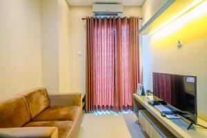 Fully Furnished Apartment with Comfortable Design 1BR Woodland Park Residence By Travelio