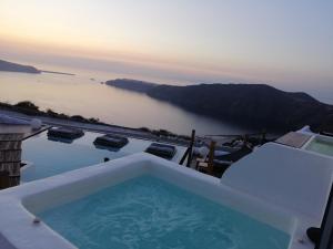 Santorini's Balcony Art Houses Santorini Greece