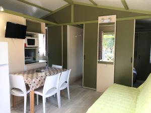 Complexes hoteliers Camping La Pinede : photos des chambres