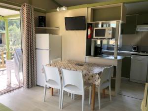 Complexes hoteliers Camping La Pinede : photos des chambres