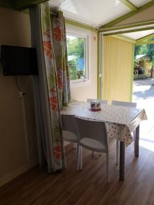 Complexes hoteliers Camping La Pinede : photos des chambres