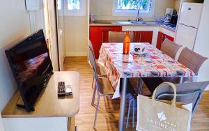 Complexes hoteliers Camping La Pinede : photos des chambres