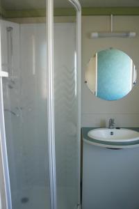 Complexes hoteliers Camping La Pinede : photos des chambres