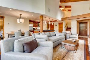 Three-Bedroom Condo room in 1-385 Gore Creek Dr. Vorlaufer #303