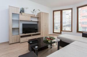 Modern and Bright Apartments near Center FREE PARKING
