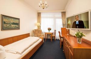 Single Room with Balcony and Land View room in Strandhotel Monbijou garni