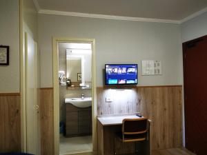 Single Room room in New Alexander Hotel
