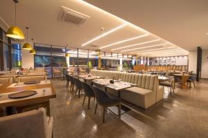 AARYA MANSION V One Hotel