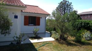 Apartman Ruža - 3hvězdičkové hotely ve městě Brzac