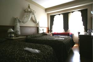 Grand Peninsula Hotel