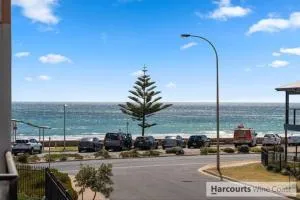 Moana Seaside Retreat - 2 Bedroom, spa , living area & pet friendly - 阿丁格海滩