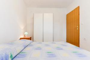 Apartments in Razanac - Zadar Riviera 41401 