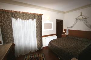 Grand Peninsula Hotel