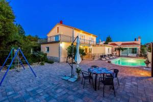 Holiday home in Jadranovo 33199 - 4hvězdičkové hotely ve městě Jadranovo