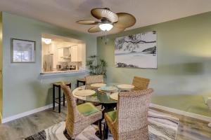 King Bed, Double, Twin Bed w Fold Out Couch Bikes & Beach Gear included