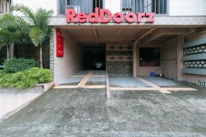 RedDoorz Plus at Canley Residential