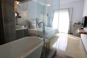 Phòng Đôi Loại Sang (Deluxe Double Room)