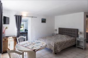 B&B / Chambres d'hotes Ecuries Sainte Croix : photos des chambres