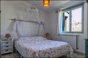 B&B / Chambres d'hotes Ecuries Sainte Croix : Chambre Double Céladon 