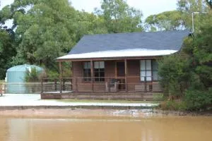 Inverloch par 3 Golf & Cafe and Cocoa & Briar Cottages - Kongwak