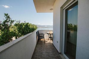 Spacious apt with big patio terrace&great sea view