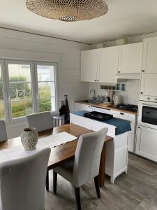Maisons de vacances Cottage familial avec jardin - 200m de la plage : photos des chambres