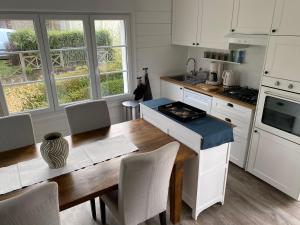 Maisons de vacances Cottage familial avec jardin - 200m de la plage : photos des chambres