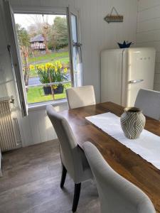 Maisons de vacances Cottage familial avec jardin - 200m de la plage : photos des chambres